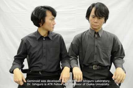 'Thiên tài sống' thế giới điều khiển robot tại Hà Nội