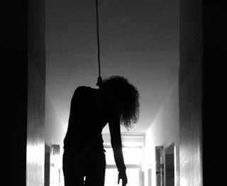 Nữ giám đốc treo cổ trong trại tạm giam