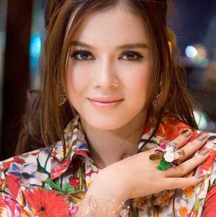 Lý Nhã Kỳ: Tôi làm gì có áo dài đến chục tỷ đồng!