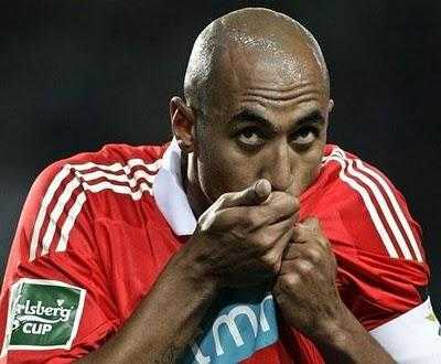 Đá giao hữu, sao Brazil đánh trọng tài gục tại chỗ