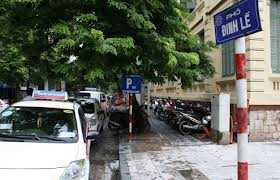 Hà Nội: Bức xúc với giá trông xe ôtô 'cắt cổ' trên phố