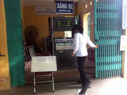 Xăng tăng: Cây xăng vắng khách, chuyên gia 'lại tăng à'