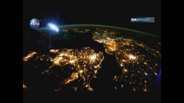 Trái Đất về đêm nhìn từ vũ trụ