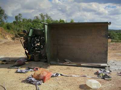 Xe tang đứt thắng, 16 người thương vong