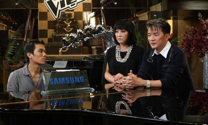Xem Mr Đàm dạy 'đội quân' The Voice tại biệt thự riêng