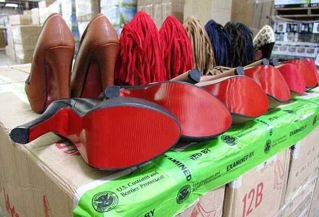 Mỹ thu giữ 20.000 đôi giày Trung Quốc nhái đế đỏ