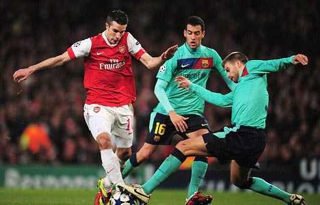 MU mua Van Persie không phải vì Premier League?