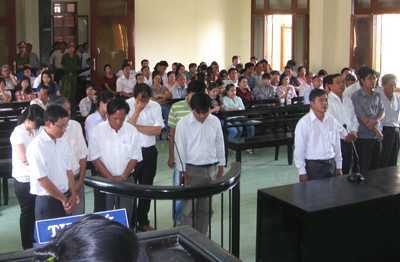 10 quan chức “ăn” tiền dự án lãnh án