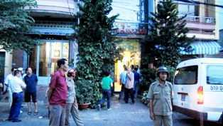 Cô gái chết lõa thể trong khách sạn