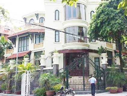 Nhà bầu Kiên được bảo vệ nghiêm ngặt sau khi bị bắt