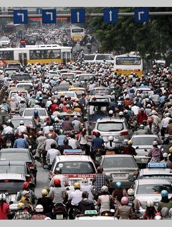 Sau đổi giờ, Hà Nội lại xuất hiện nhiều điểm ùn tắc mới