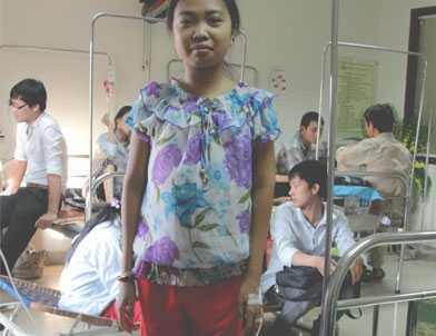 Bố mẹ li hôn, bà nội nuôi cháu bị tan máu cả đời