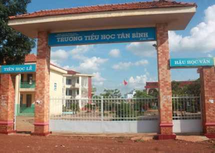 Hơn 900 học sinh phải nghỉ học vì một đám tang