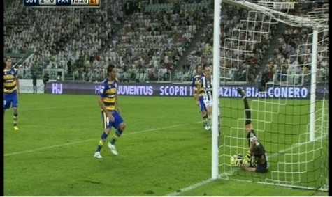 Trọng tài thứ 5 bắt lỗi nhạy cảm tại Serie A