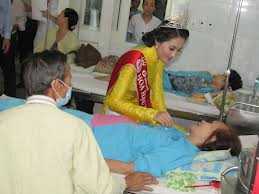 Hoạt động từ thiện đầu tiên của tân Hoa hậu Việt Nam