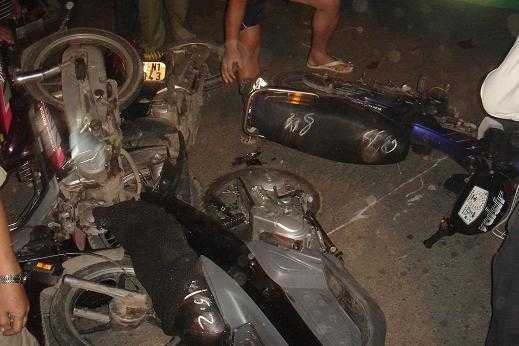 TP.HCM: Xe buýt húc hàng loạt xe máy đang dừng đèn đỏ