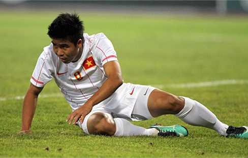 Muốn đá cặp với Công Vinh: Bỏ nửa tỉ đồng nộp phạt