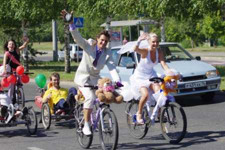 Vợ chồng người Nga đạp xe 10.000km đến Nha Trang