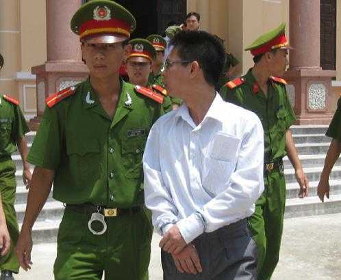 Thẩm phán nhận hối lộ của bị cáo lãnh án