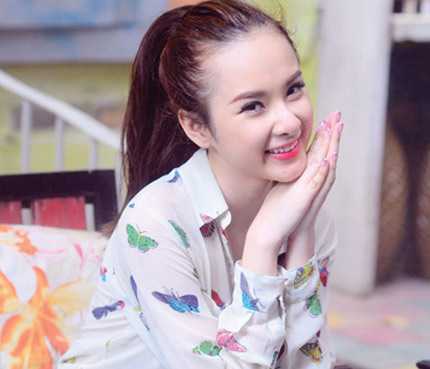 Angela Phương Trinh khoe giọng cùng Uyên Linh