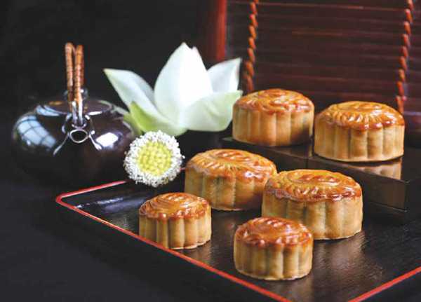 Hộp bánh trung thu giá 12 triệu đồng có gì đặc biệt?