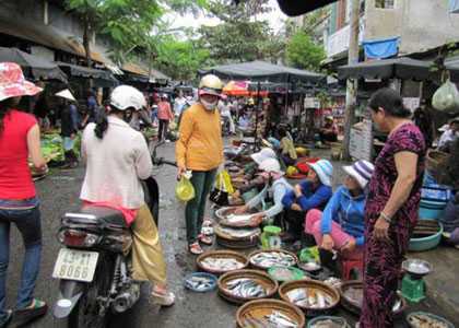 Rau xanh, thịt cá đồng loạt tăng giá, nội trợ hoảng hồn