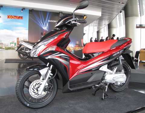Honda, Yamaha mạnh tay giảm giá xe máy