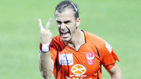 Chàng rể Việt gây sốc, đòi lương thưởng chục tỷ/mùa