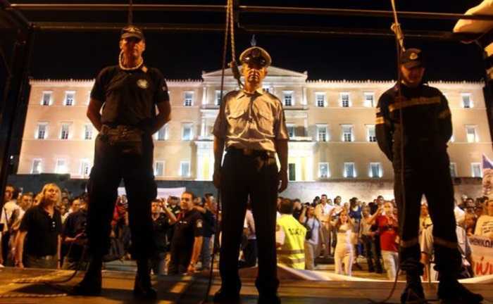 Hy Lạp: Cảnh sát 'treo cổ tập thể' phản đối chính phủ