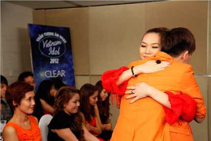 Vietnam Idol tập 4: Giám khảo và hậu trường kém duyên