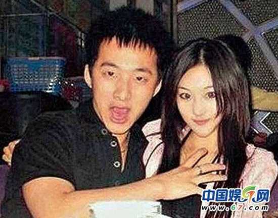 Hotgirl ồn ào họp báo, phủ nhận tin đồn ‘gái hộp đêm’