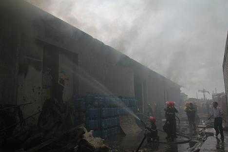 Cháy dữ dội siêu thị điện máy lớn nhất Nghệ An