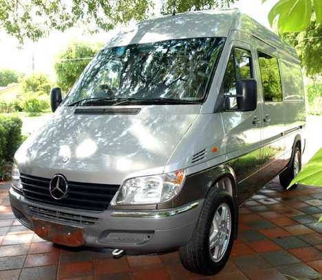TP.HCM: Hàng loạt xe Mercedes liên tiếp mất 'bộ não'