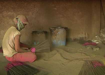 Bí mật công nghệ làm nhang tẩm chất độc