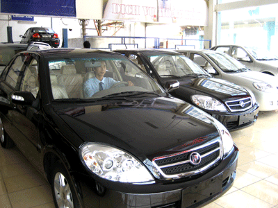 Lương thấp, thuế phí cao, dân đi xe gì cho rẻ?