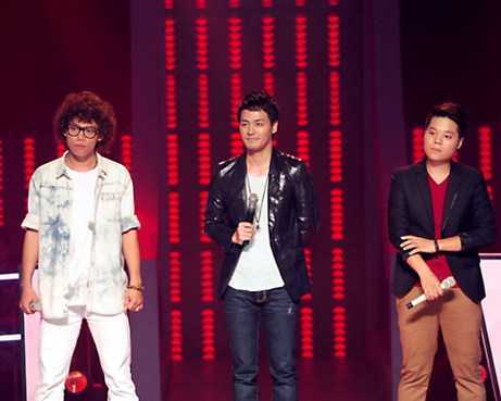 The Voice: Trần Nghĩa phá cách hạ gục Nguyên Long