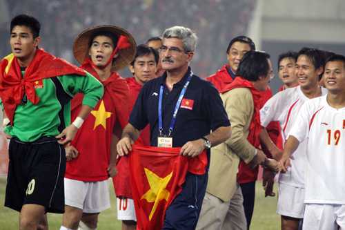 Nghi án Huy Hoàng 'phê thuốc' qua con mắt HLV Calisto