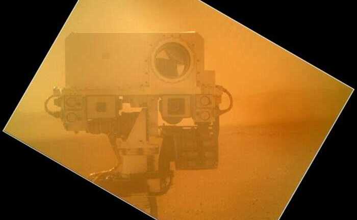 Ảnh quốc tế: Robot 'tự sướng' trên hành tinh Đỏ