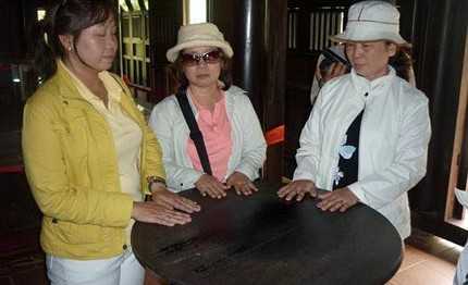 Độc giả phản bác TS Vũ Thế Khanh giải mã bàn tự quay