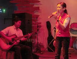 Án mạng do không được giới thiệu lên hát