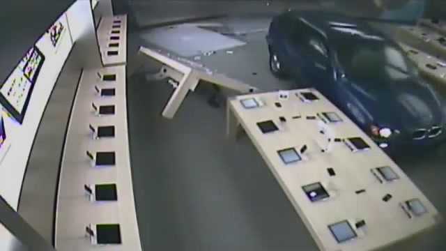 Dùng BMW X5 để cướp iPhone và iPad