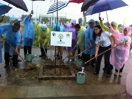 Phát động chiến dịch làm cho thế giới sạch hơn 2012