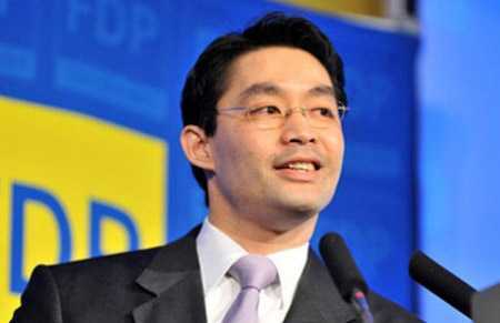 Bộ trưởng Đức gốc Việt nhận bằng ĐH Kinh tế Quốc dân