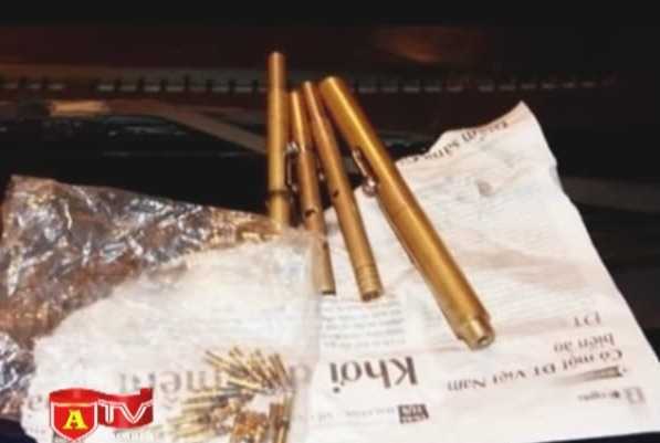 Bắt 3 kẻ mang súng tự chế dạng bút gây sát thương cao