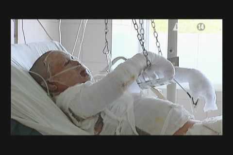 Kinh hoàng tẩm xăng đốt người thân, 6 người thương vong