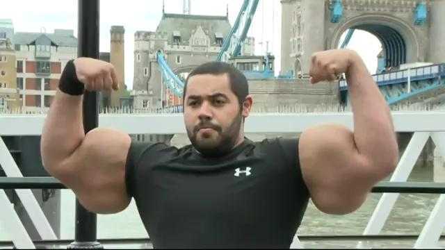 Choáng váng với bắp tay 'khủng' nhất thế giới