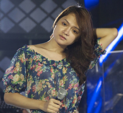 Vietnam Idol: Thí sinh chuyển giới xin ra viện tập hát