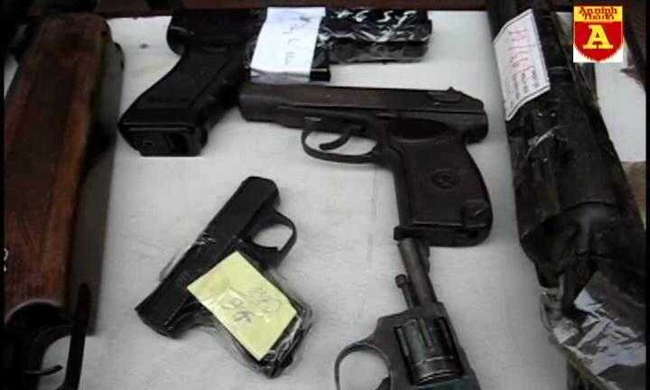 Tận mắt xem AK cưa nòng, Colt xoay... bị 141 thu giữ