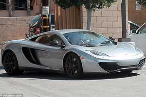 Nữ hoàng tuổi Teen chơi trội với siêu xe McLaren