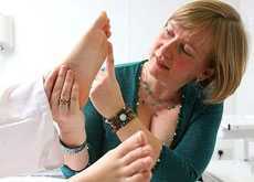 Có nên tự cắt bỏ da chân khi bị tiểu đường?